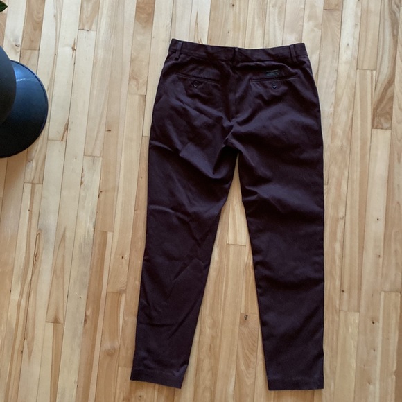 Banana Republic athletic tapered fit chinos, 32 x 32, New (never worn or washed) - Picture 2 of 3